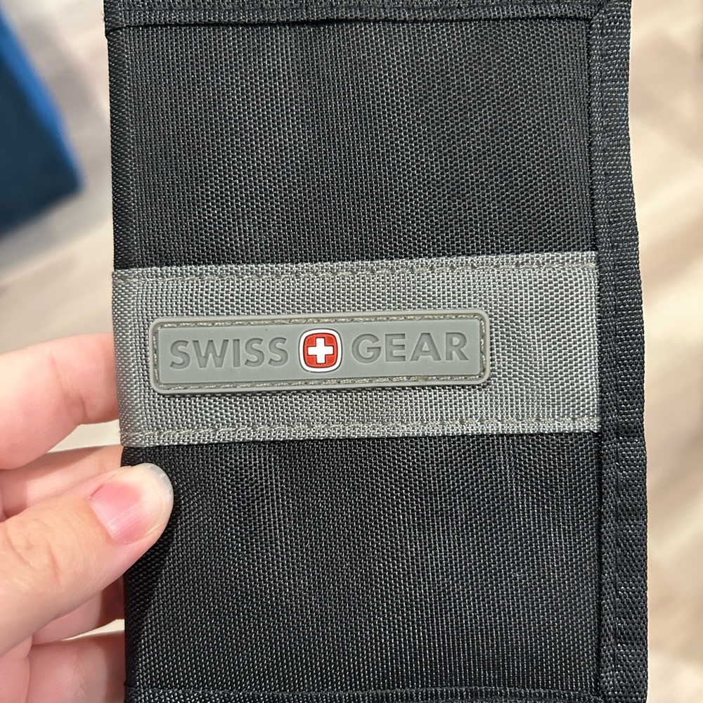 NWOT SwissGear RFID blocking Black and Gray passport case cover